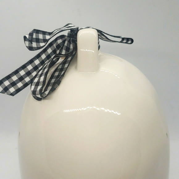 Rae Dunn Queen Bee Hive Birdhouse Ivory / Cream with Gingham Bow BNIB - Picture 4 of 6